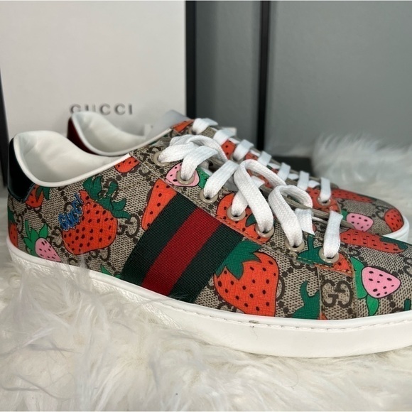 Authentic Gucci Ace Strawberry Sneakers sz 36.5 NIB - Picture 4 of 17